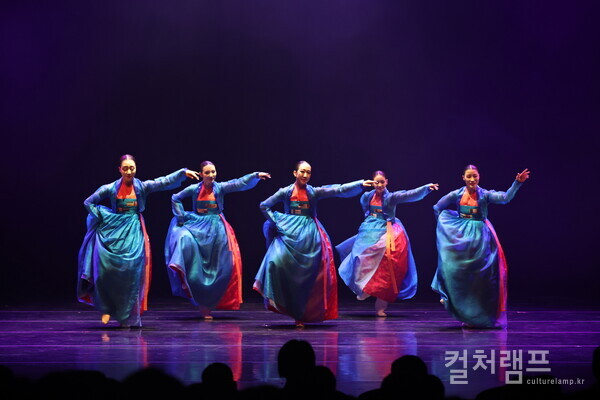 [공연리뷰] 한국 창작춤의 건축가 - ‘배정혜 춤 80Years기념 공연’