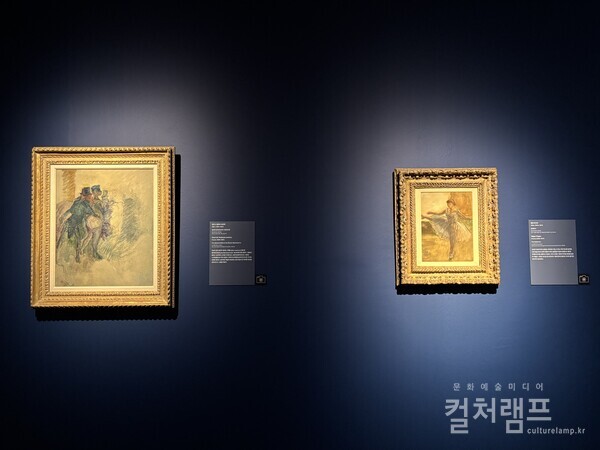 《르네상스에서 인상주의까지: 샌디에이고 미술관 특별전》 전시전경. 툴루즈 드 로트렉의 작품(왼쪽)과 에드가 드가의 작품이 나란히 걸려 있다. (사진 함혜리)
