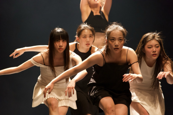 이남영 '디디다-생동' ©예주은. 생성의 흐름 속으로 진입하는 몸짓.