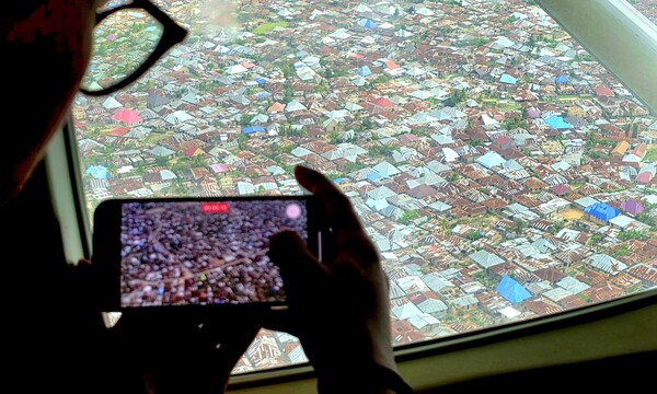 잔지바르섬의 지붕들, 양철지붕과 기와지붕