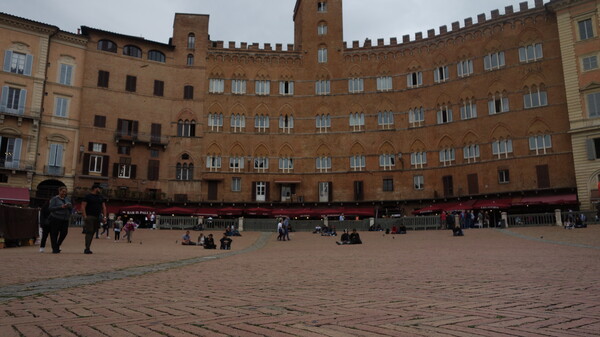 시에나 광장 부분 / 사진 정준모