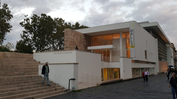 리차드 마이어가 설계한 로마의 아우구스투스의 평화의 제단박물관(Museo dellAra Pacis) /사진 정준모