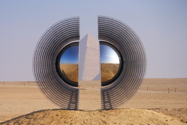 이집트 기자 피라미드에서 열리는 국제미술제 '포에버 이즈 나우' 올해 행사에 선보인 작품들 (아르데집트 제공)