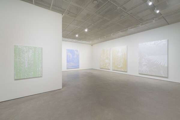 리안갤러리 서울에서 열리는 신경철 개인전 'Light Between Air' 전시전경 이미지 (리안갤러리 제공)