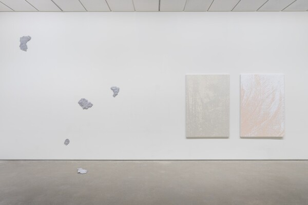 [LEEAHN Seoul] 신경철 Light Between Air 전시전경 이미지_B1 (리안갤러리 제공 )