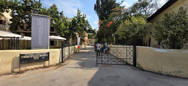 노예시장이 있었던 자리에 세워진 영국성공회성당.