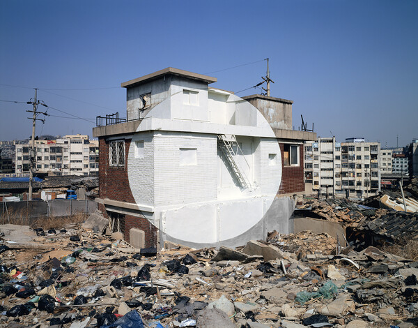 조르주 루스, 서울 ,1998, c print, 125cm x 160cm 사진제공 공근혜갤러리