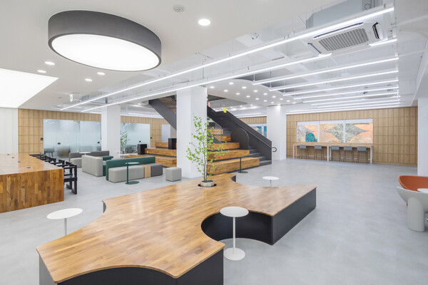 개방형 라운지로 전환된 학생회관 (사진 tqtq studio)