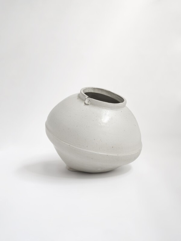이헌정_Jar, 2023, clay, glaze, 51x54cm, Photo by Park Woo Jin.