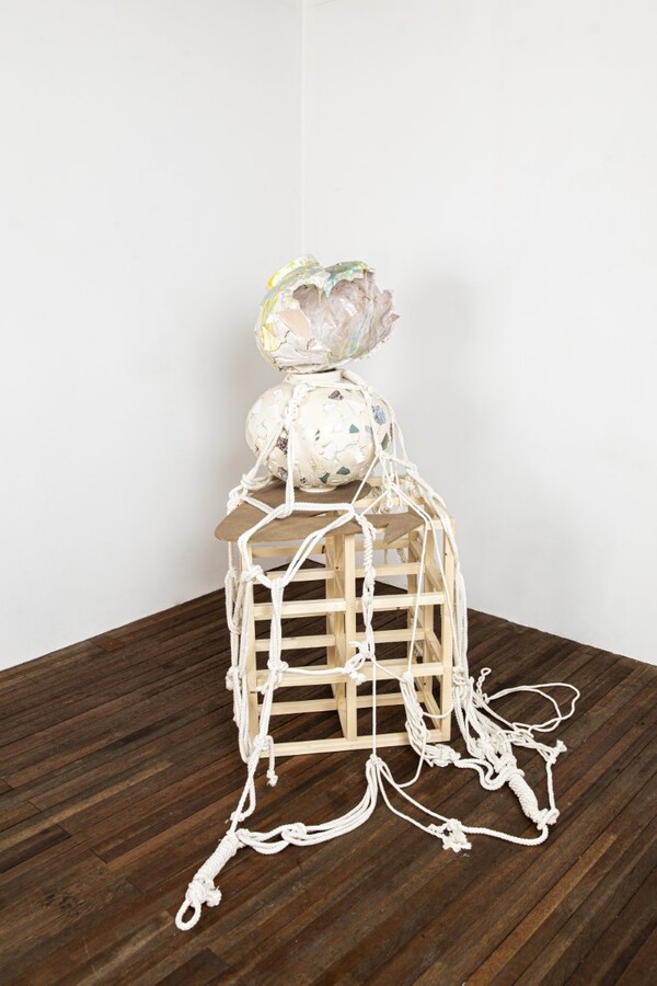 김대운_Persona #2, 2021, clay and glaze, 156 x 100 x 60 cm, Ⓒ Dan Kim, Photo by Ieon Yang