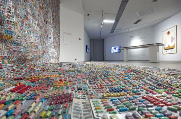 장옌쯔(章燕紫), 《소원을 담는 캡슐(许愿胶囊)》, 2018 (출처: 금일미술관)